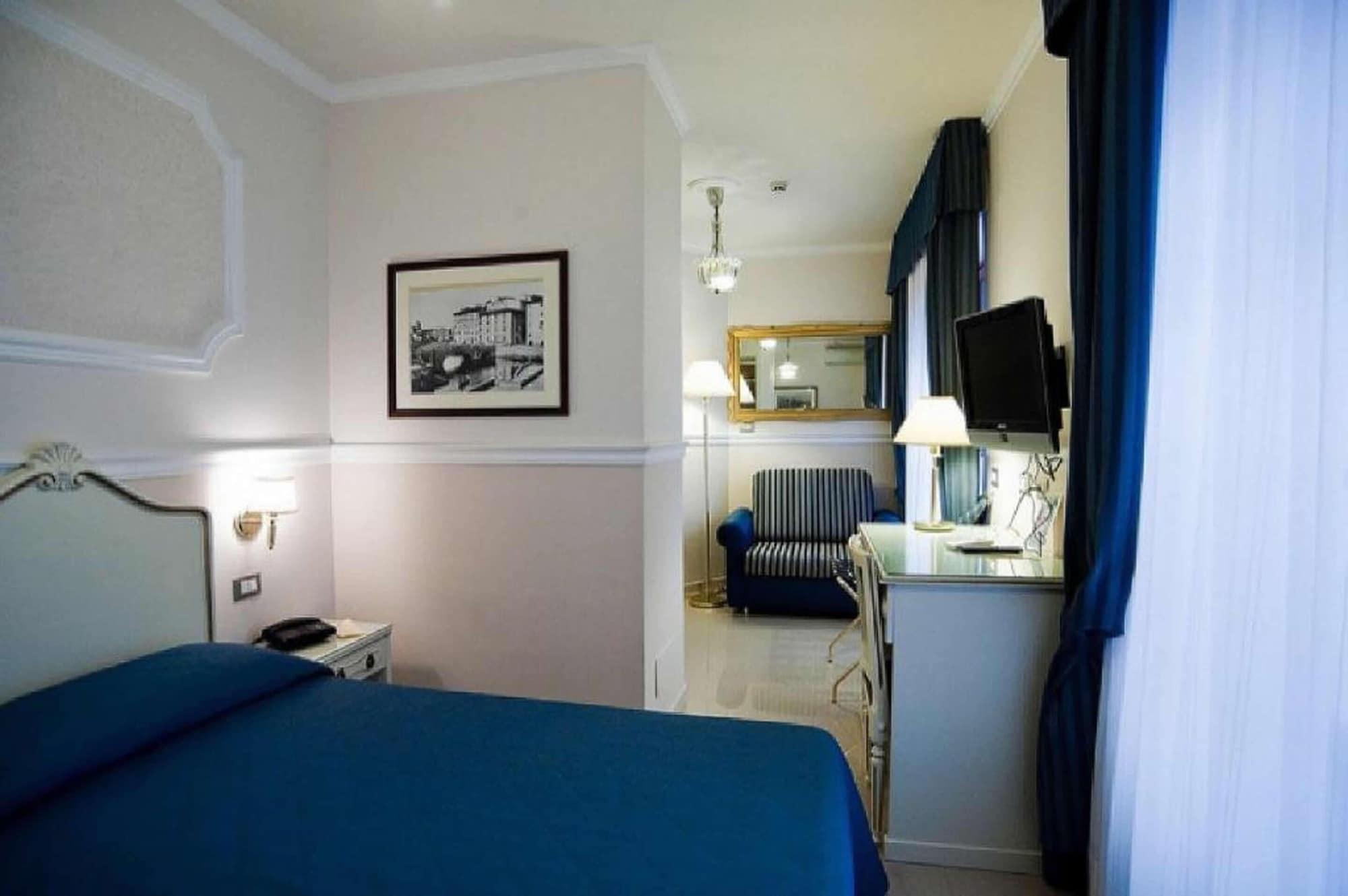Aparthotel The Port